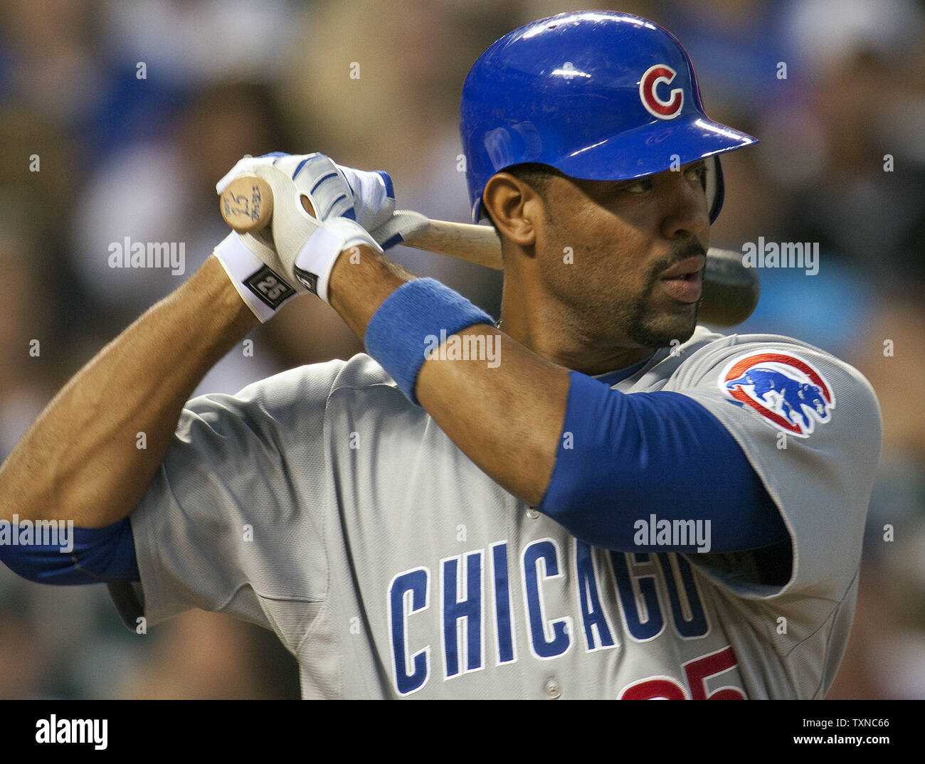 Braves acquire Derrek Lee from Cubs