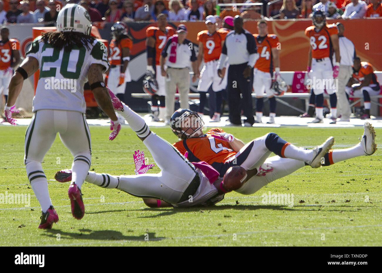 NO FILM, NO VIDEO, NO TV, NO DOCUMENTARY - Philadelphia Eagles kicker Kip  Smith kicks a first-quarter field goal, with holder Donnie Jones, in front  of the New York Jets' Darrin Walls (