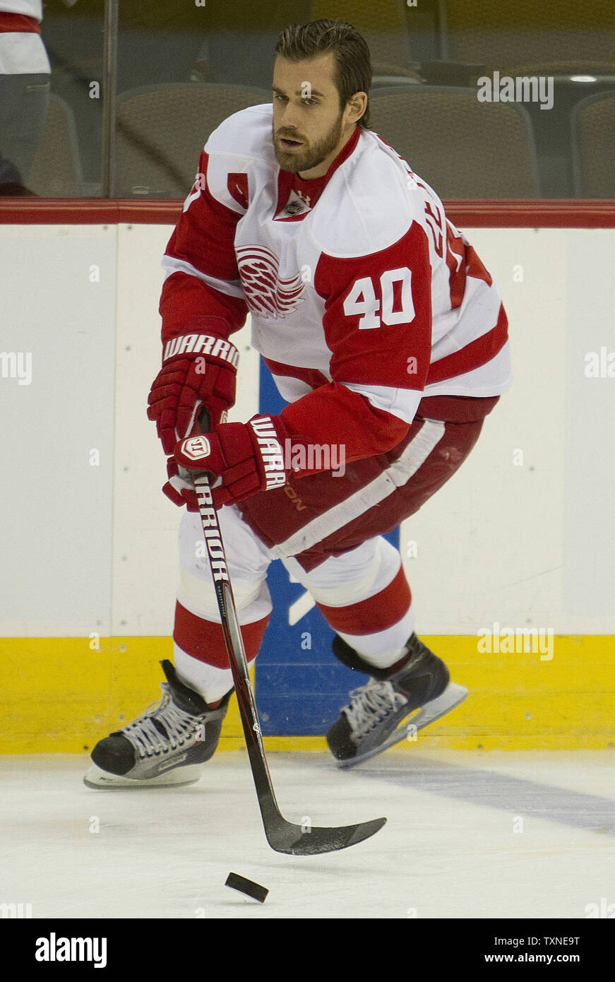 Henrik Zetterberg of the Detroit Red Wings, his wife Emma and son Foto  di attualità - Getty Images