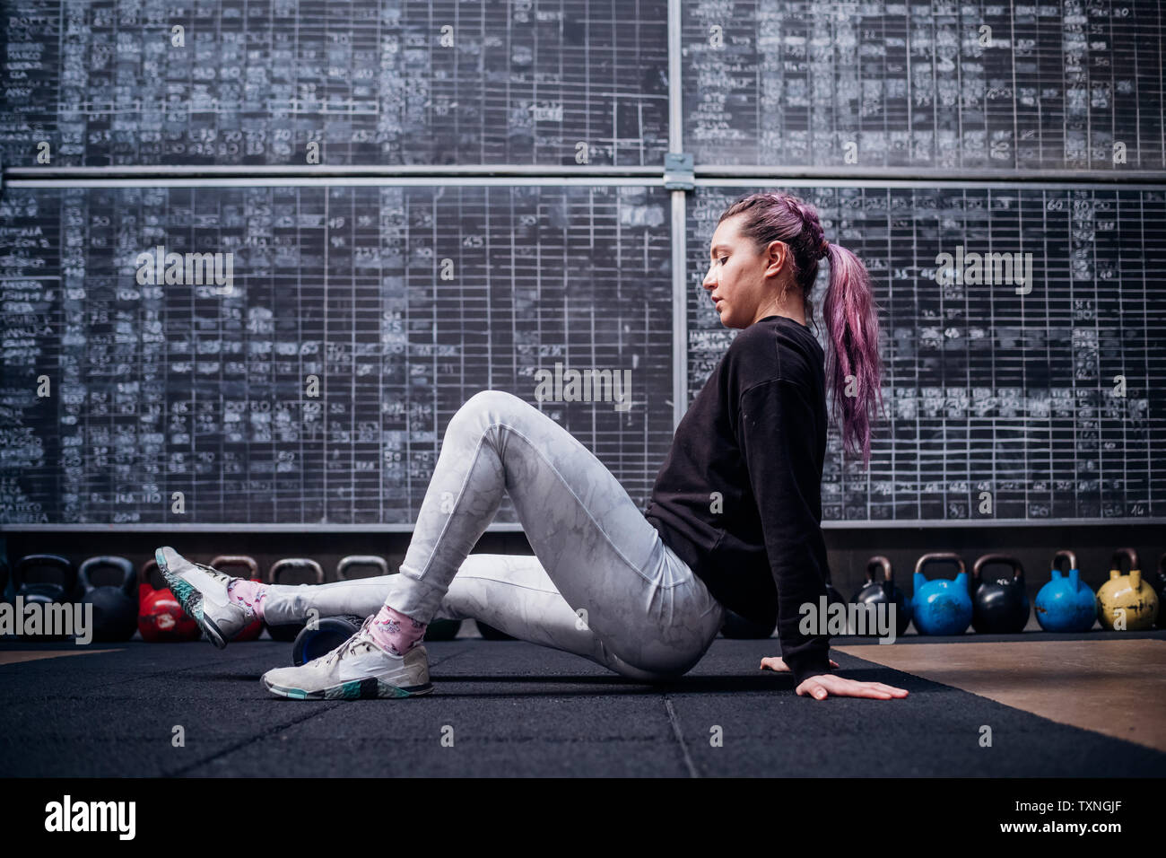 Foam roller woman gym hi-res stock photography and images - Alamy