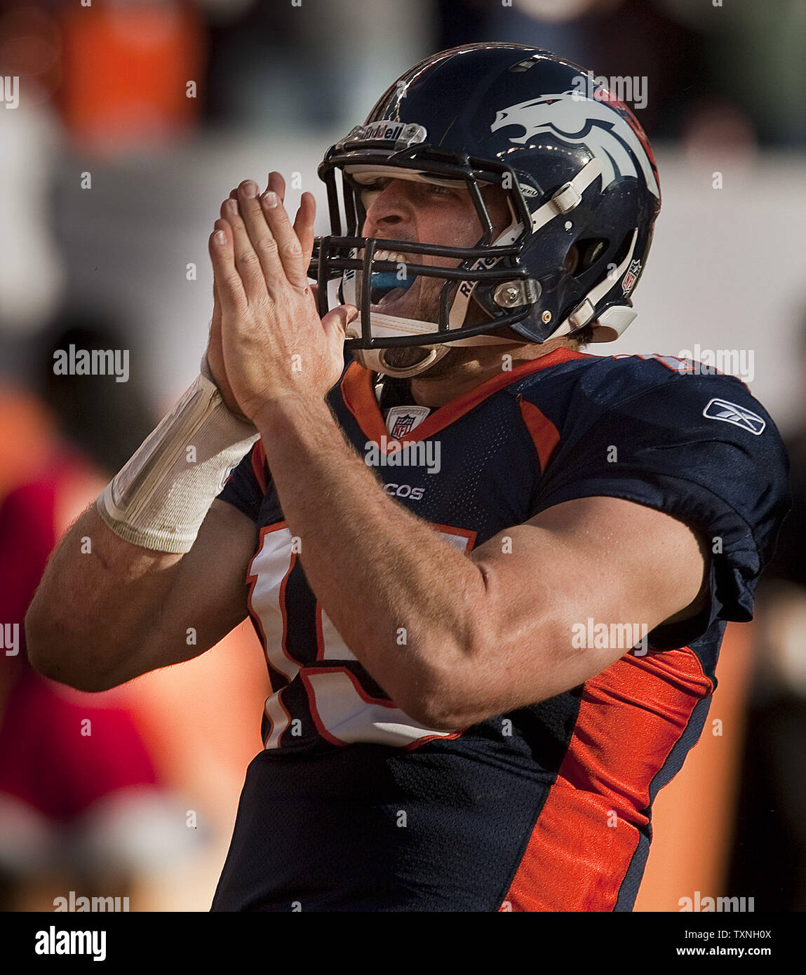 Von miller denver broncos hi-res stock photography and images - Page 3 -  Alamy