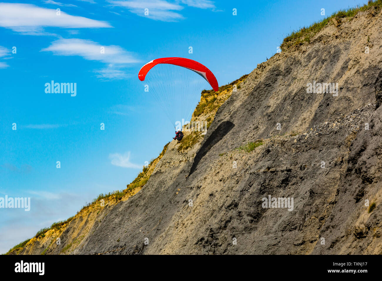 Hang gliding in along the Dorset coast Stock Photo Alamy
