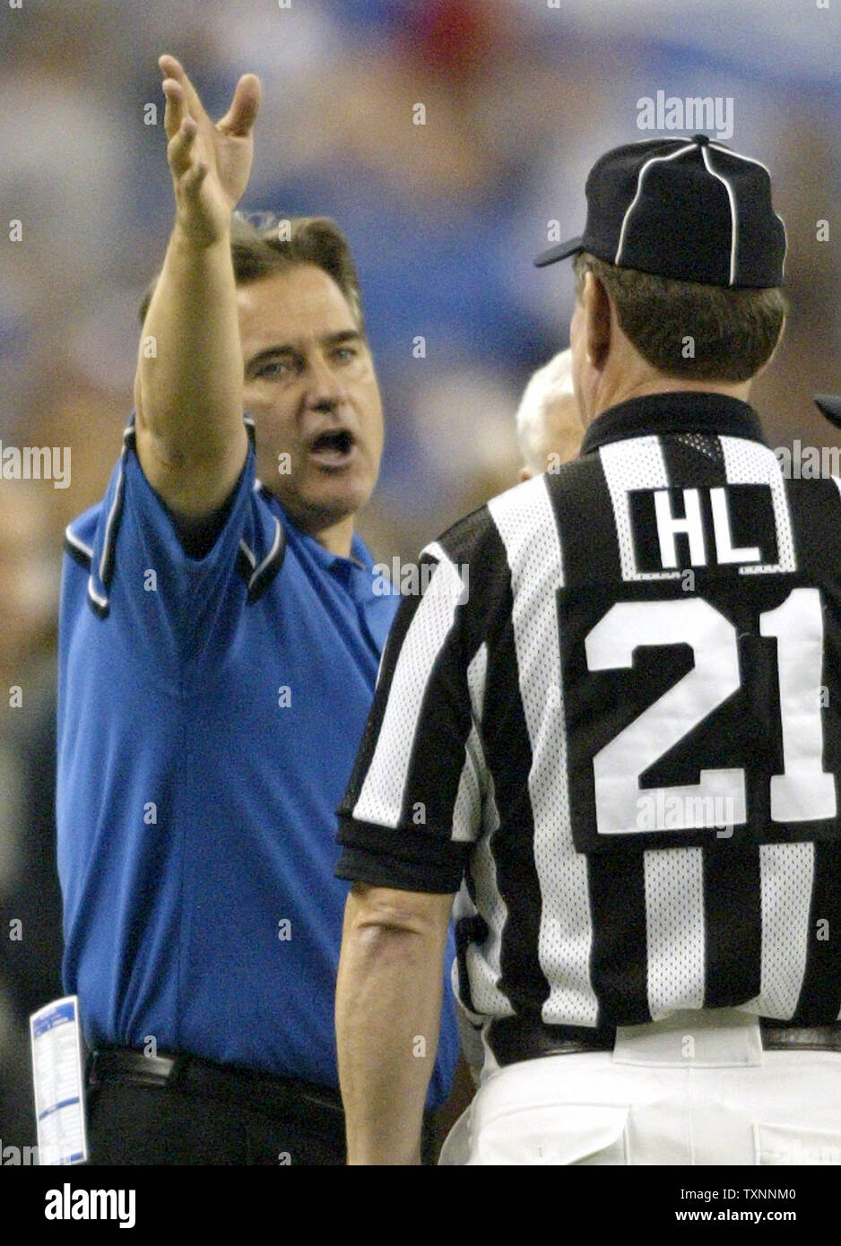 Detroit Lions coach Steve Marucci argues a call with head linesman John Schleyer in the fourth quarter against the Chicago Bears Oct. 30, 2005, at Ford Field in Detroit. The Lions lost to the Bears 19-13.  (UPI Photo/Scott R. Galvin) Stock Photo