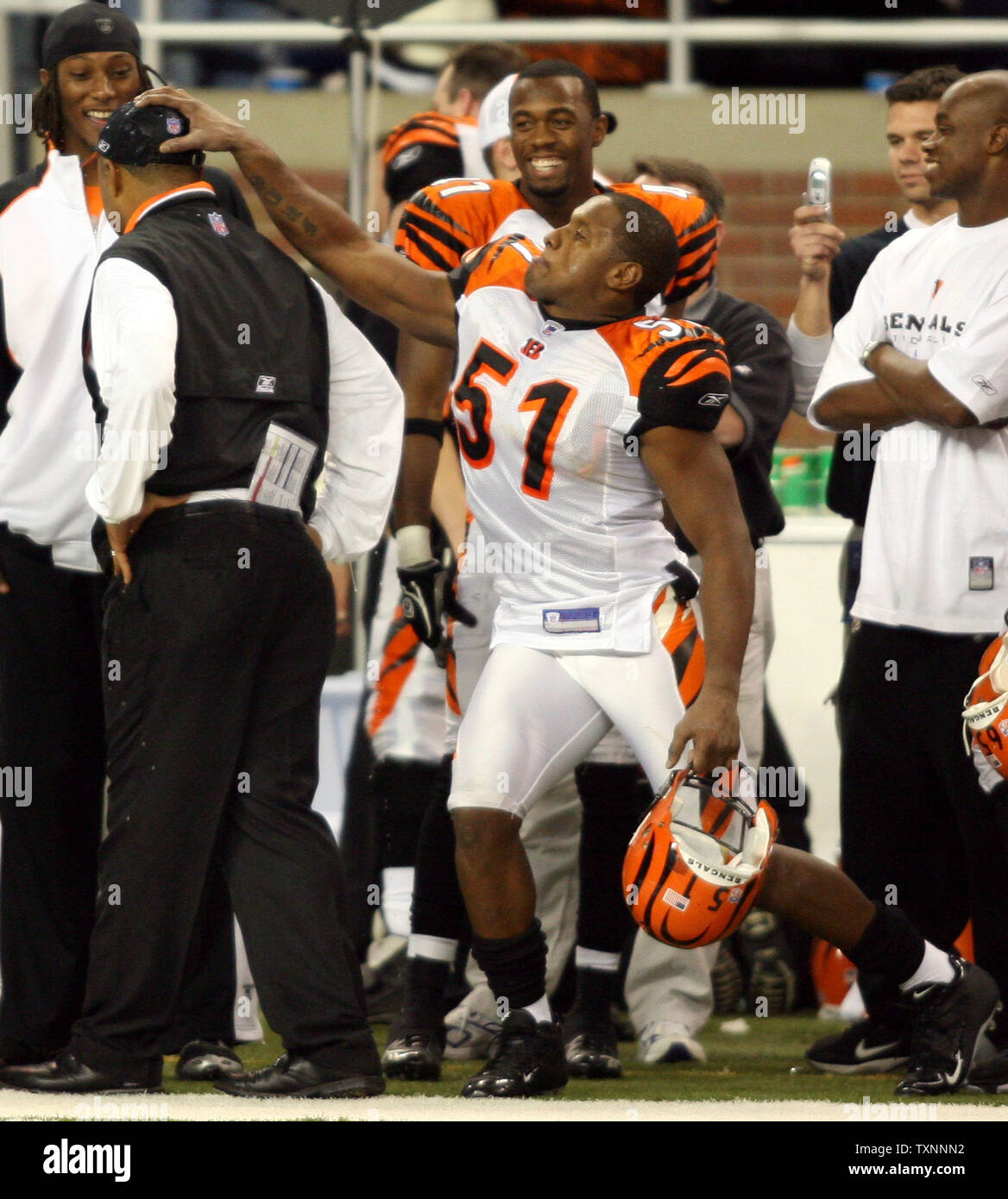 Cincinnati Bengals linebacker Odell Thurman (51) teases head coach Marvin Lewis after the coach got water dumped on him in the closing minutes against the Detroit Lions December 18, 2005 at Ford Field in Detroit. The Bengals defeated the Lions 41-17 and captured the AFC North Division Championship.  (UPI Photo/Scott R. Galvin) Stock Photo