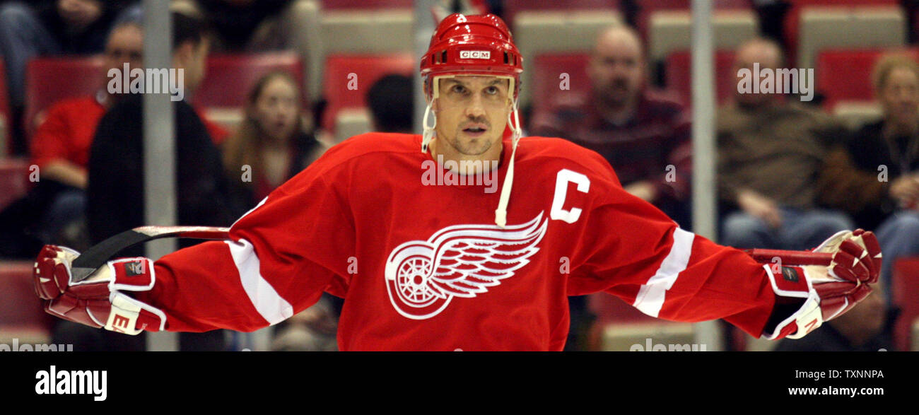 NHLREDWINGS: Photo  Steve yzerman, Red wings hockey, Detroit red