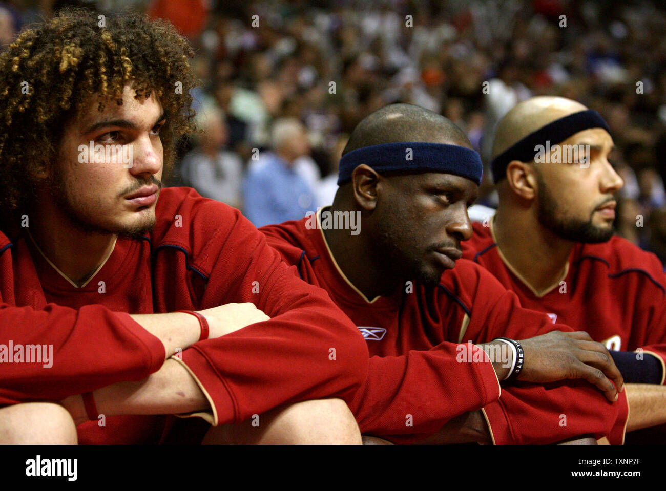 Cleveland Cavaliers Anderson Varejao, left, Ronald Murray, center, and Drew Gooden watch the game against the Detroit Pistons in the fourth quarter at The Palace of Auburn Hills in Auburn Hills, Mi on May 21, 2006.  The Pistons defeated the Cavaliers 79-61 to win game seven of the second round of playoffs.  The Pistons will face the Miami Heat in the third round.  (UPI Photo/Scott R. Galvin) Stock Photo