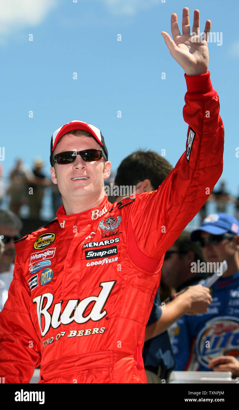 Nascar driver Dale Earnhardt Jr. waves during driver introductions prior to the start of the GFS Marketplace 400 at the Michigan International Speedway in Brooklyn, Michigan on August 20, 2006.  Earnhardt finished the race in sixth place.  (UPI Photo/Scott R. Galvin) Stock Photo