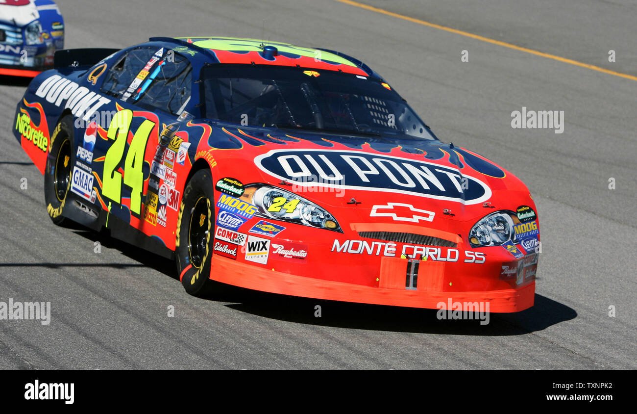 Nascar driver Jeff Gordon (24) goes around turn one during the GFS Marketplace 400 at the Michigan International Speedway in Brooklyn, Michigan on August 20, 2006.  Gordon finished the 200 lap race in second place.  (UPI Photo/Scott R. Galvin) Stock Photo