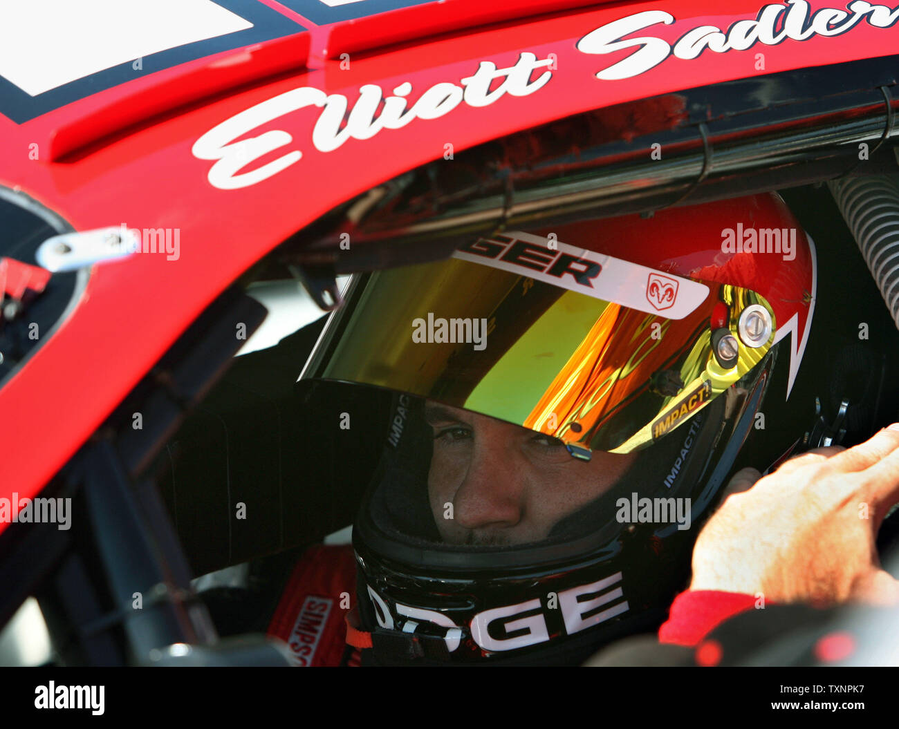 Nascar driver Elliott Sadler waits in his car for the start of the GFS Marketplace 400 at the Michigan International Speedway in Brooklyn, Michigan on August 20, 2006.  Sadler, who started the race in the second position, finished in tenth place.  (UPI Photo/Scott R. Galvin) Stock Photo