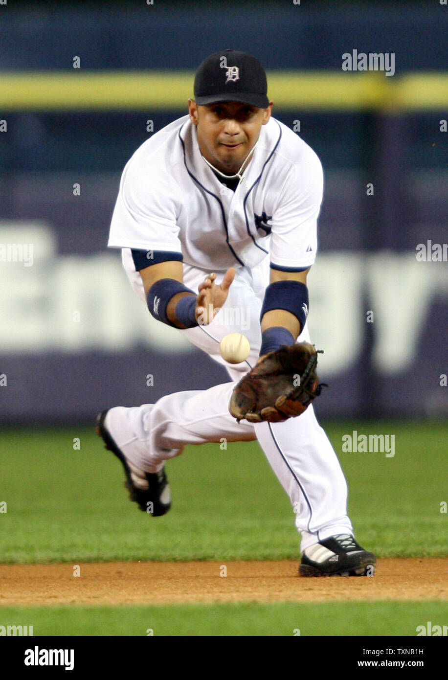 Mark Teixeira Studio LIMITED STOCK Texas Rangers 8X10 Photo