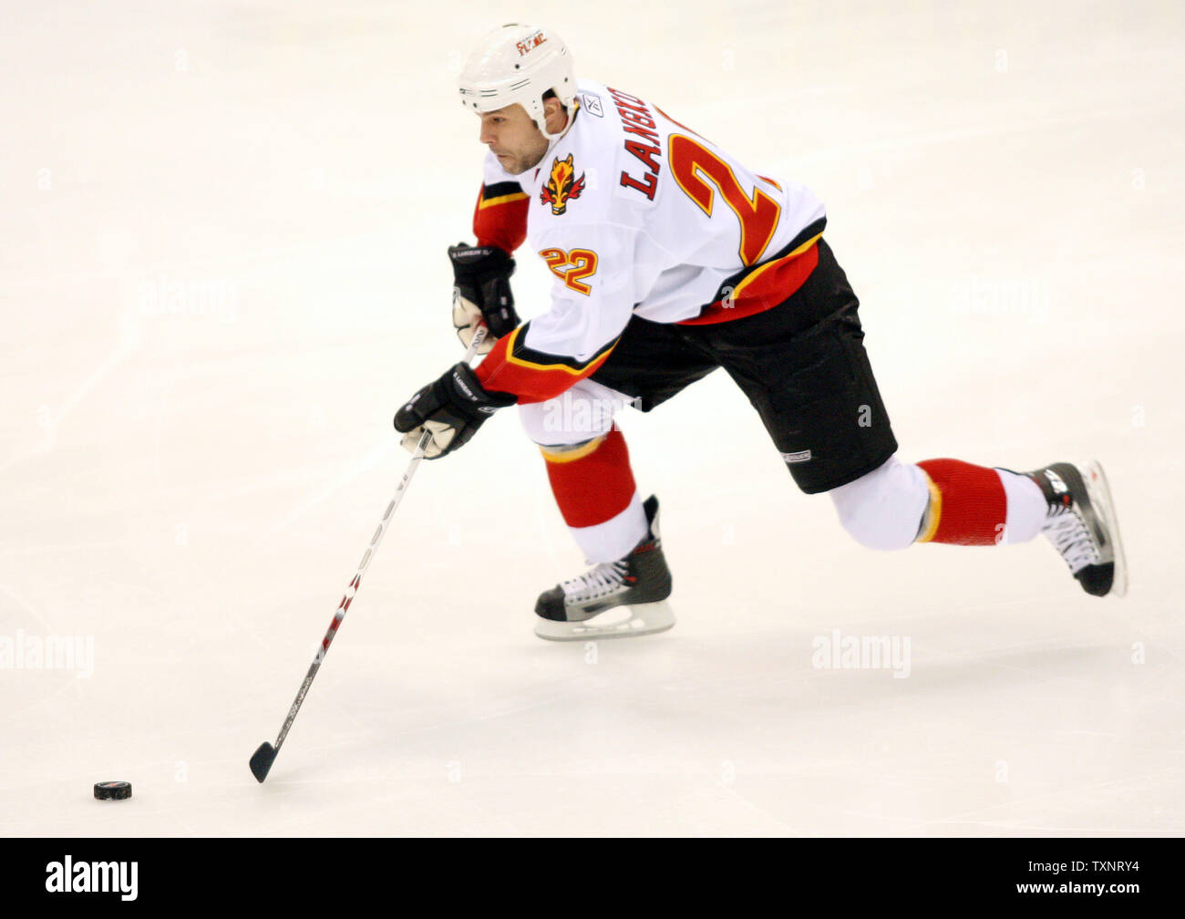 2006 Daymond Langkow Calgary Flames CCM NHL Jersey Size Medium