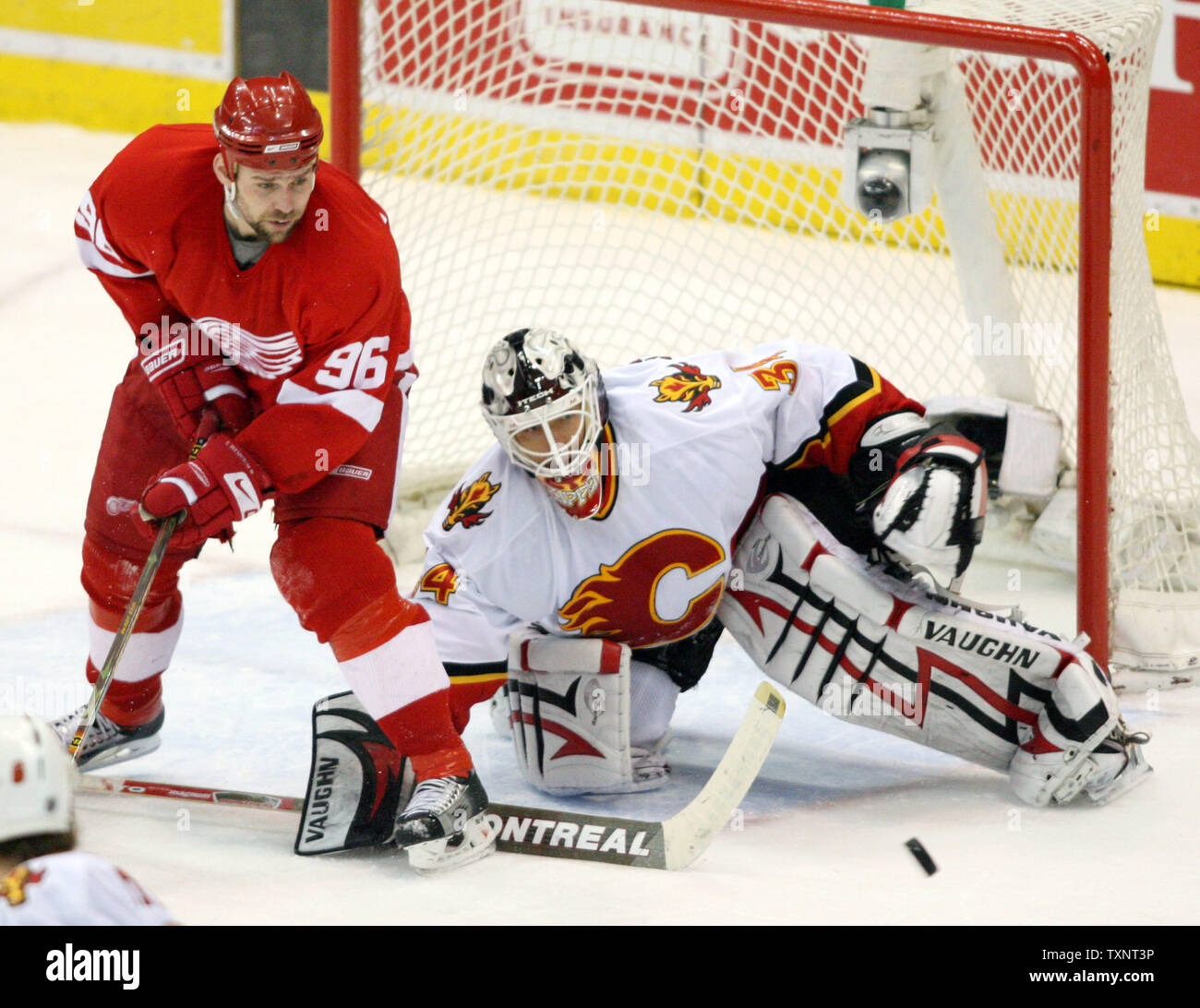 Kiprusoff injured as Flames beat Red Wings 4-1