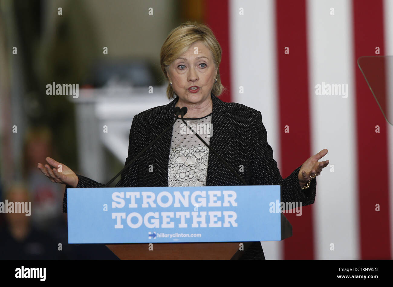 Democratic U.S presidential nominee Hillary Clinton addresses workers and  supporters at the Futuramic Tool & Engineering plant in Warren, Michigan,  August 11, 2016. UPI photo/Rebecca Cook Stock Photo - Alamy