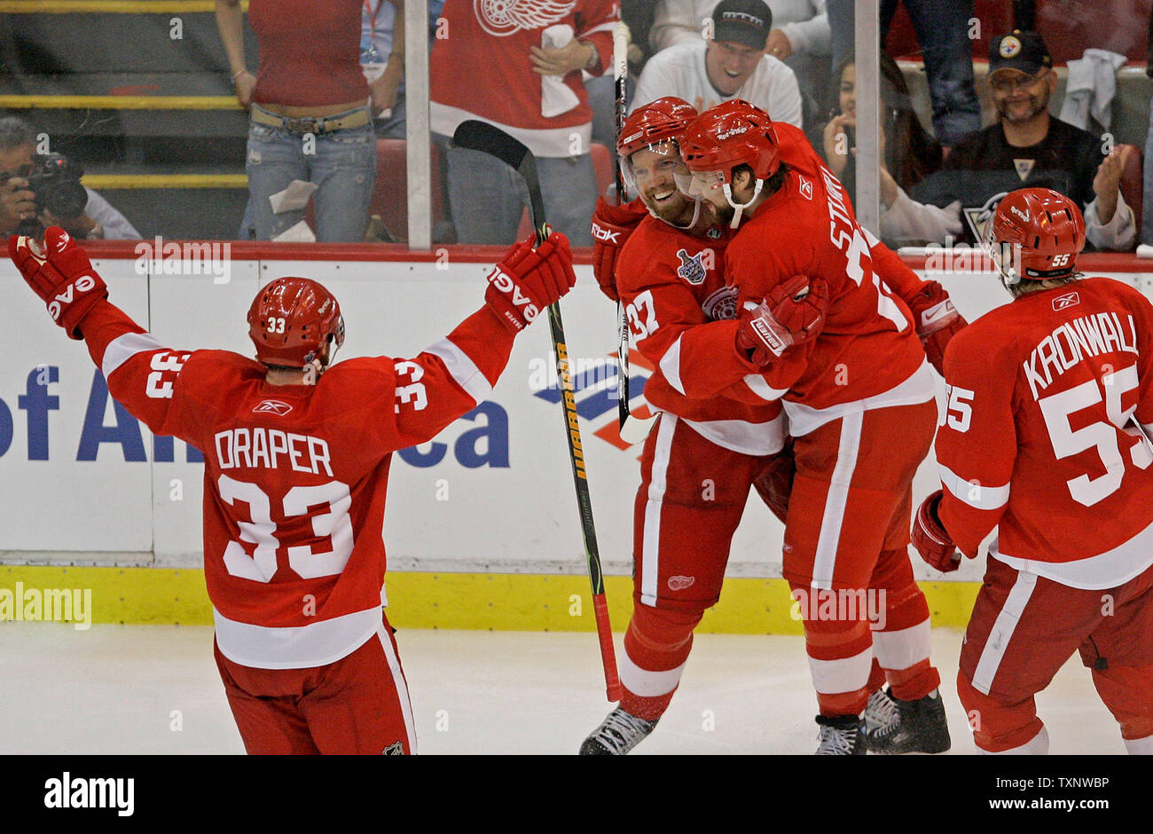 Photo gallery: Detroit Red Wings celebrate final game at Joe Louis