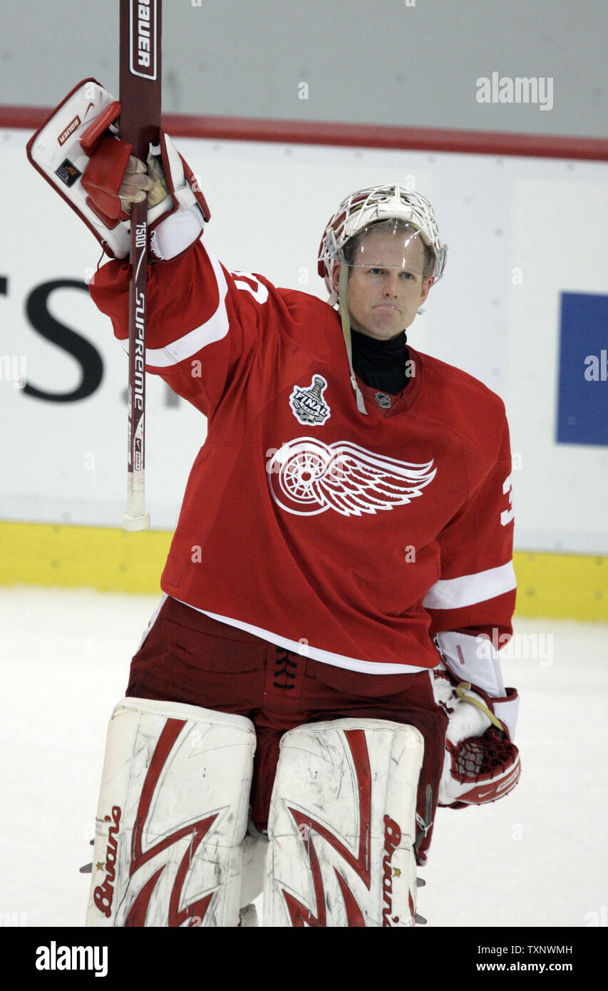 Detroit Red Wings Goalie Chris Osgood, 2009 Nhl Stanley Cup Sports