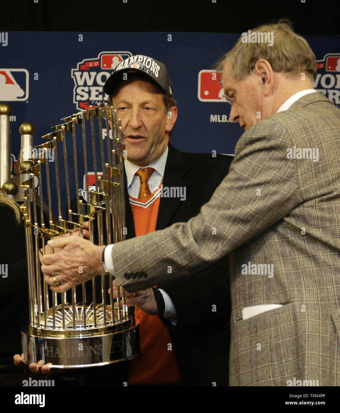 Bill neukom hi-res stock photography and images - Alamy