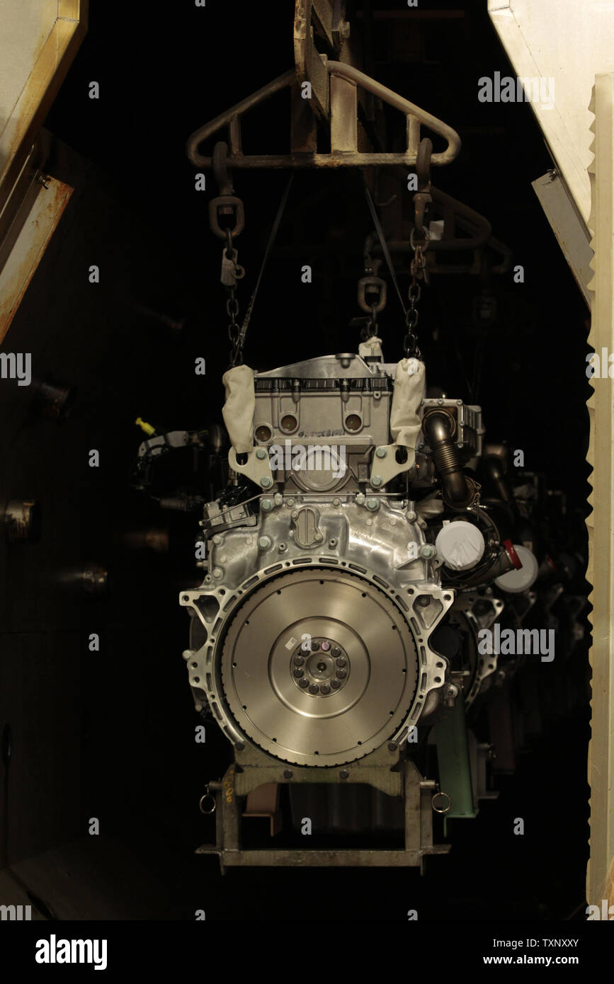 Detroit Diesel DD-15 Engines On The Assembly Line At The Daimler ...