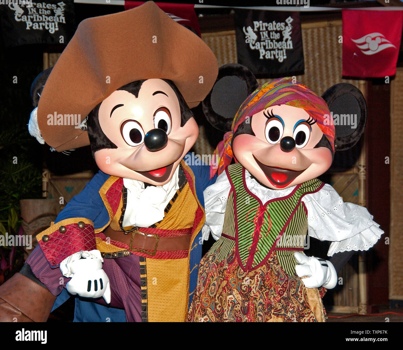 Mickey Minnie Stock Illustrations – 183 Mickey Minnie Stock