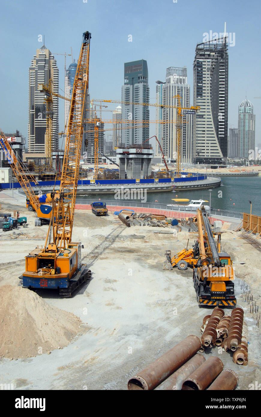 Construction Of Dubai Marine One Of The Largest Man Made Water Front Developments In The World Is Underway In Dubai On March 14 07 The Development Project Will Cover 4 9 Million Square Meters And