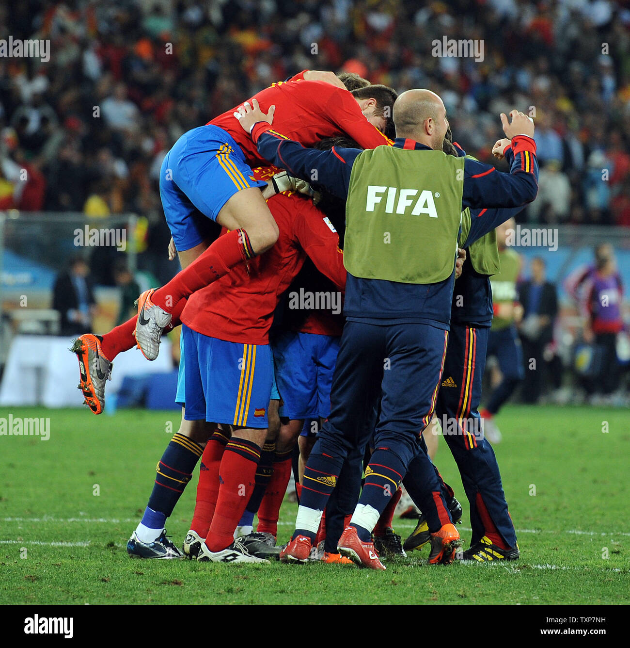 Carlos Puyol World Cup 2010 Hi res Stock Photography And Images Alamy carlos-puyol-world-cup-2010-hi-res-stock-photography-and-images-alamy