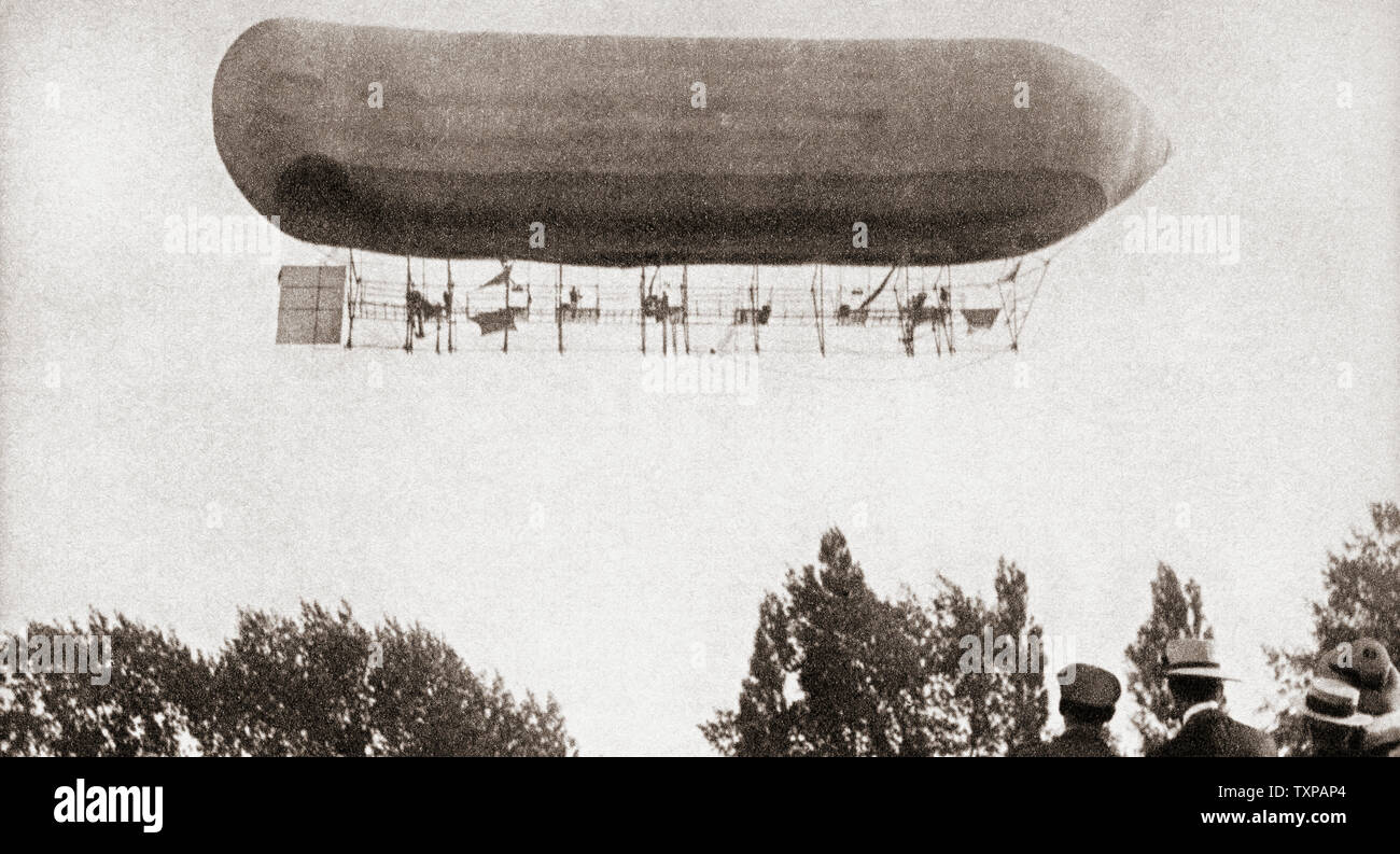 The Barton-Rawson Airship leaving Alexandra Palace, London, England in 1905 on its first and unsuccessful flight.  From The Pageant of the Century, published 1934. Stock Photo
