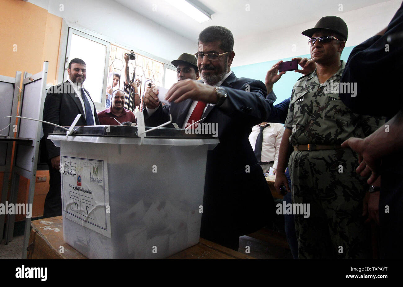 Presidential candidate of the Muslim Brotherhood, Mohamed Morsy, casts his vote at a polling station in a school in Al-Sharqya, 60 km (37 miles) northeast of Cairo in Egypt, June 16, 2012. Egypt's first free presidential election concludes this weekend in a run-off between the Muslim Brotherhood's candidate Mohamed Morsy and Ahmed Shafik, the last prime minister of ousted leader Hosni Mubarak. UPI/Ahmed Jomaa Stock Photo