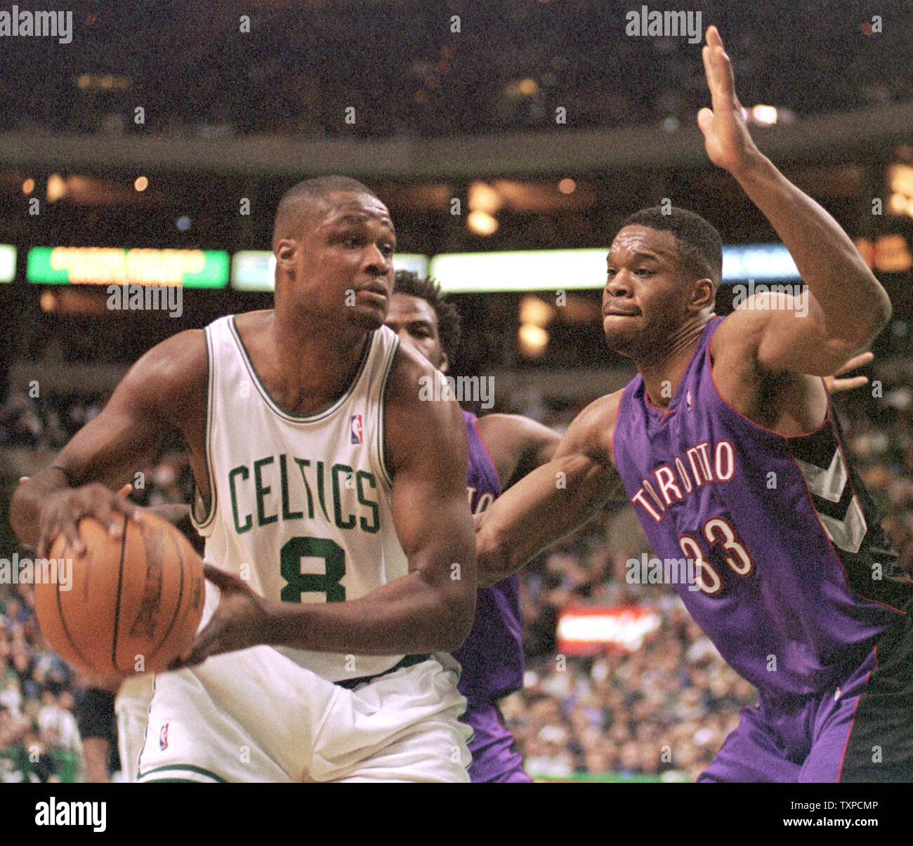 Charles oakley raptors hi-res stock photography and images - Alamy