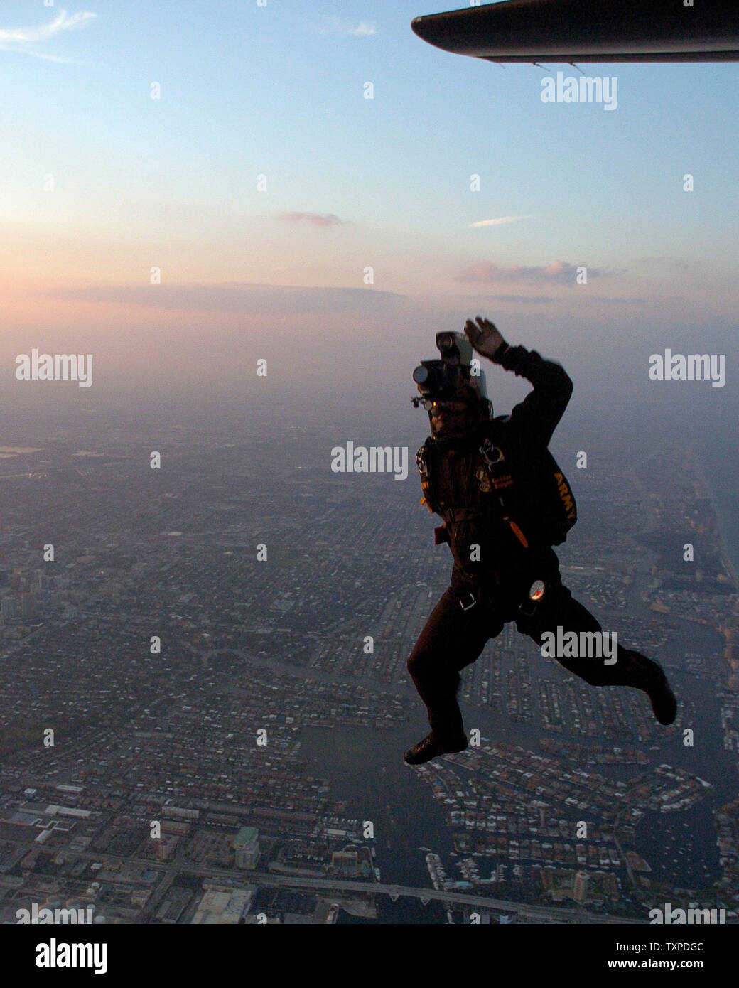 Sgt.Marc Owens of the US Army Golden Knghts Parachute Team jumps at dusk over Port Everglades in Ft. Lauderdale, Florida on May 5, 2006. The team is on hand to participate in the 2006 McDonald's Air and Sea Show on May 6 and 7th. (UPI Photo/Joe Marino-Bill Cantrell) Stock Photo