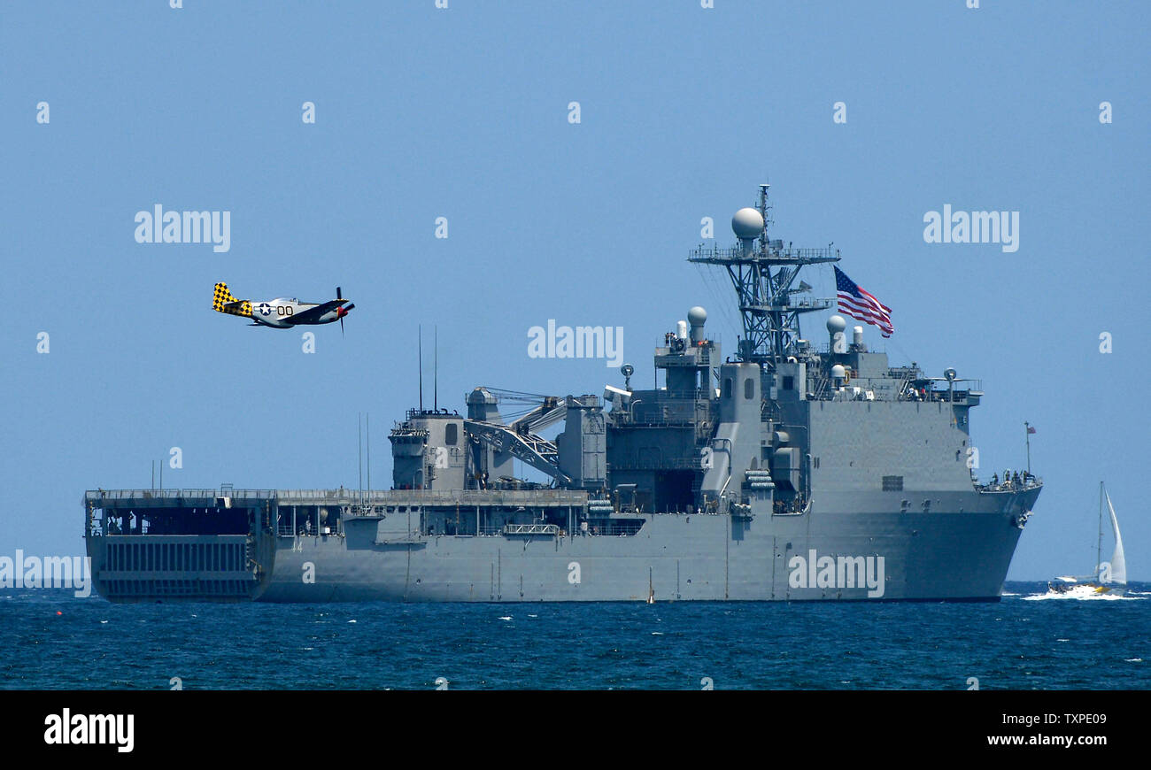 Fred Cabanas of Key West, Florida flies a P-51 Mustang past the USS Guston Hall just off the beaches of Ft. Lauderdale, Florida on May 5, 2007 during the annual McDonald's Air and Sea Show. (UPI Photo/Joe Marino-Bill Cantrell) Stock Photo