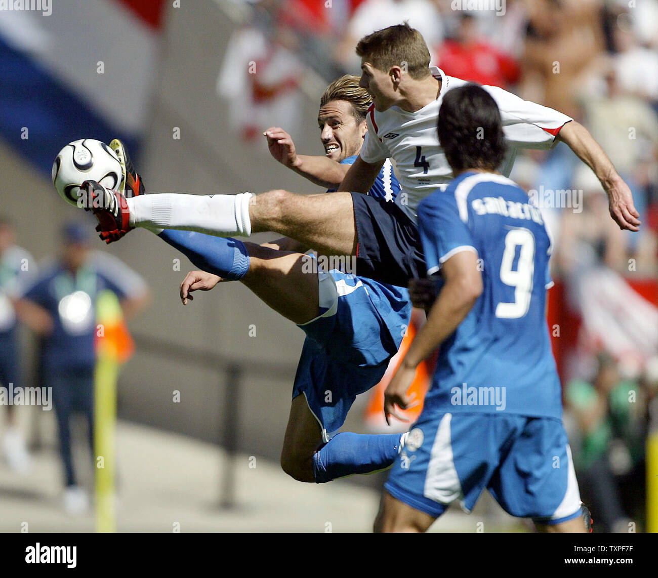 ROQUE SANTA CRUZ PARAGUAY & BAYERN MUNICH WORLD CUP FRANKFURT GERMANY 10  June 2006 Stock Photo - Alamy