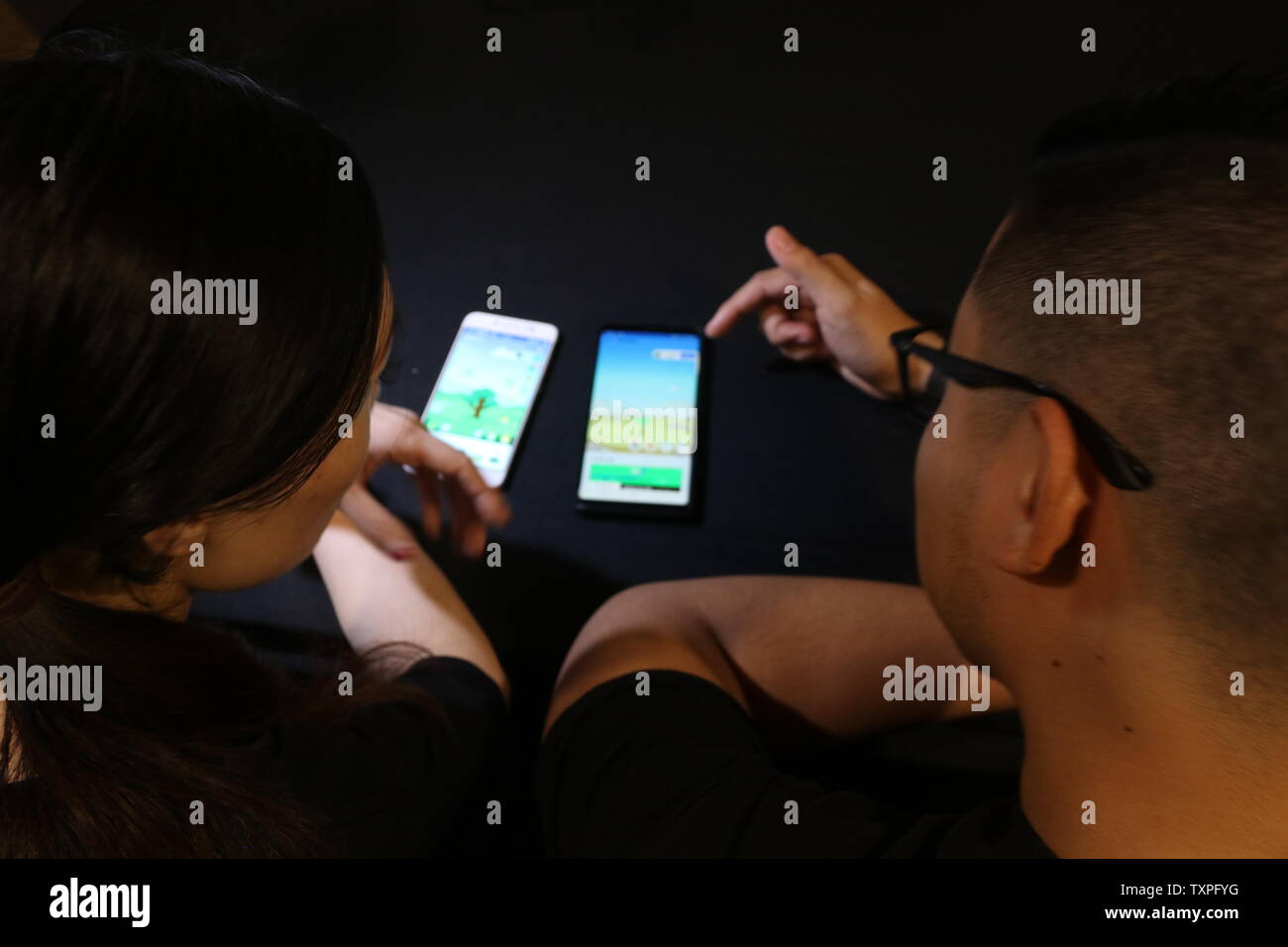 190625 Manila June 25 2019 Xinhua Subscribers Compare Chinese E Commerce Giant Alibaba Group S Alipay Ant Forest L With The Philippine Leading Mobile Wallet Gcash S Gcash Forest Or Gforest In Manila The
