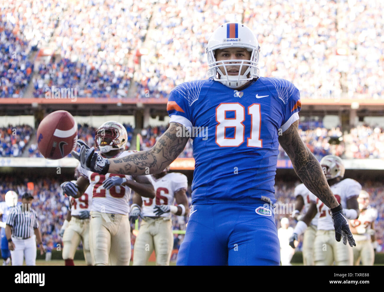 Florida Gator tight end Aaron Hernandez scores the first touchdown against the Florida State Seminoles in the first half of their NCAA football game in Gainesville, Florida November 28, 2009.  UPI/Mark Wallheiser Stock Photo