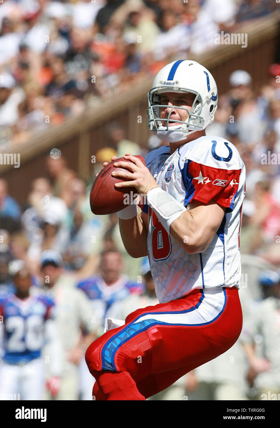 QB Peyton Manning, starting for the AFC Indianapolis Colts, looks for a  receiver in the NFL Pro Bowl at Aloha Stadium in Honolulu on February 10,  2007. (UPI Photo/David Allio Stock Photo 