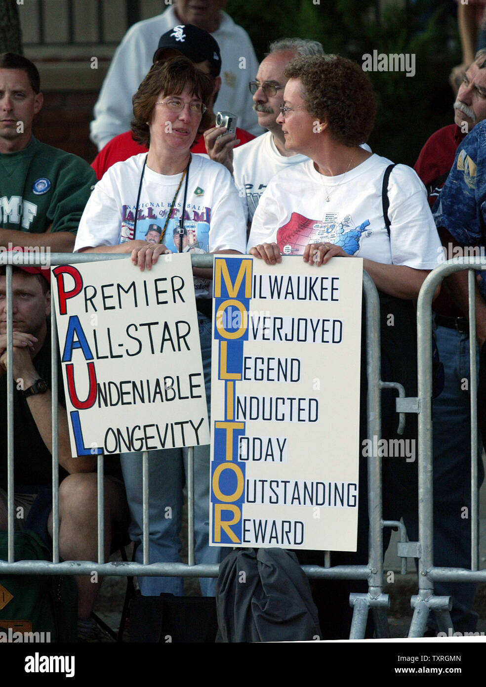 Bonnie Menstiel of Edgar, WI (L) and Paula Westaway of McFarland, WI