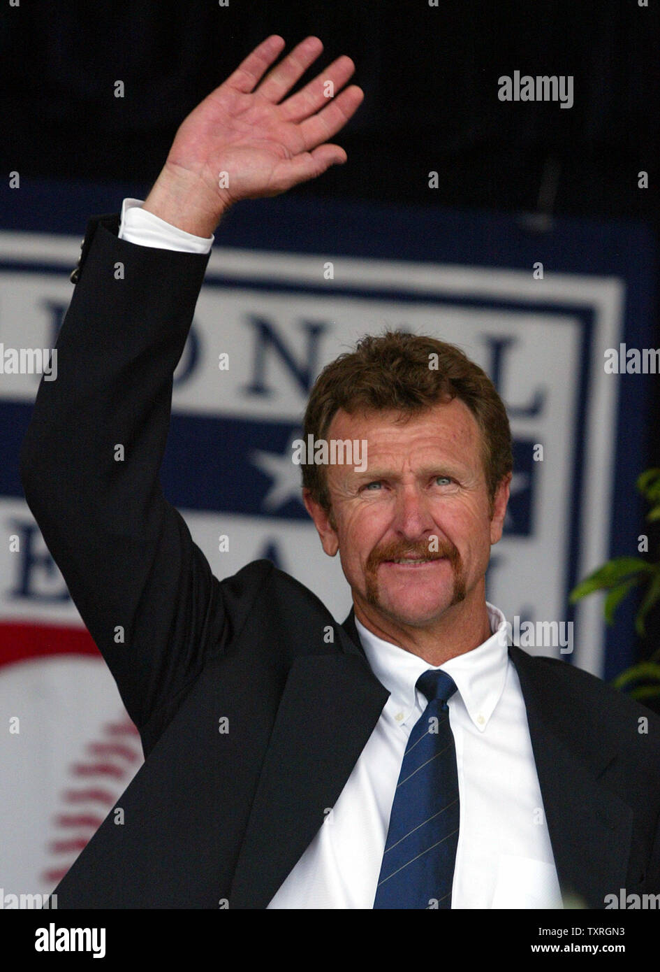 Rollie fingers hi-res stock photography and images - Alamy