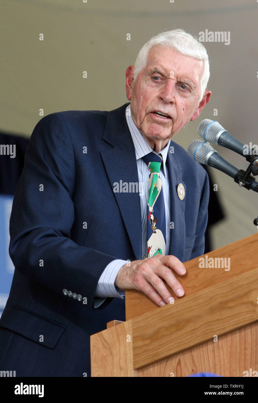 Longtime voice of the Houston Astros Gene Elston delivers his acceptance speech after receiving the Ford C. Frick Award at induction ceremonies for the National Baseball Hall of Fame in Cooperstown, NY on July 30, 2006.  (UPI Photo/Bill Greenblatt) Stock Photo