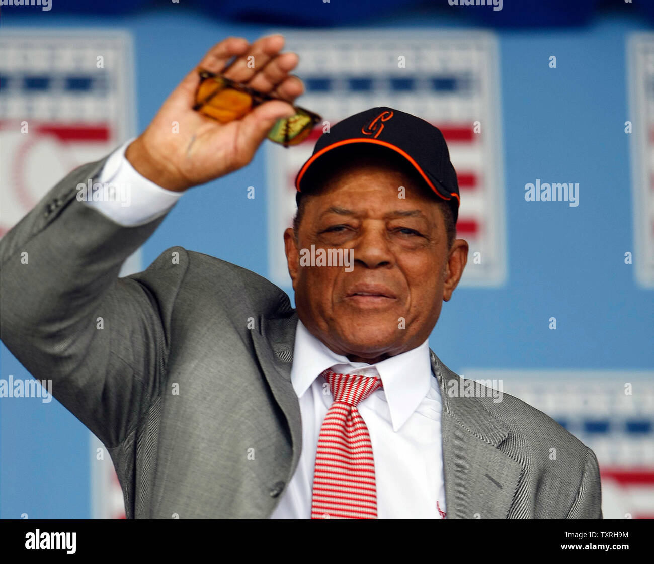 National Baseball Hall of Fame member Willie Mays waves as he is introduced during induction