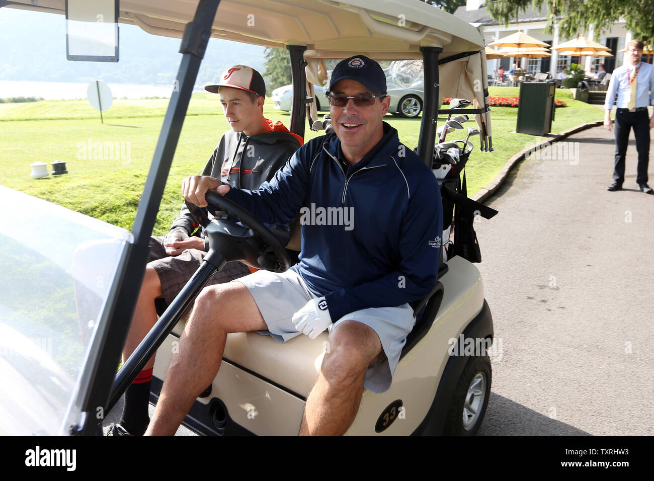 atlanta braves golf shirt