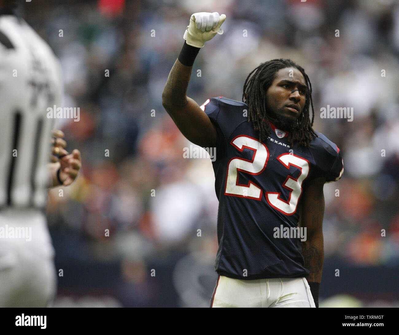 TEXANS TAKE ON BEARS AT RELIANT