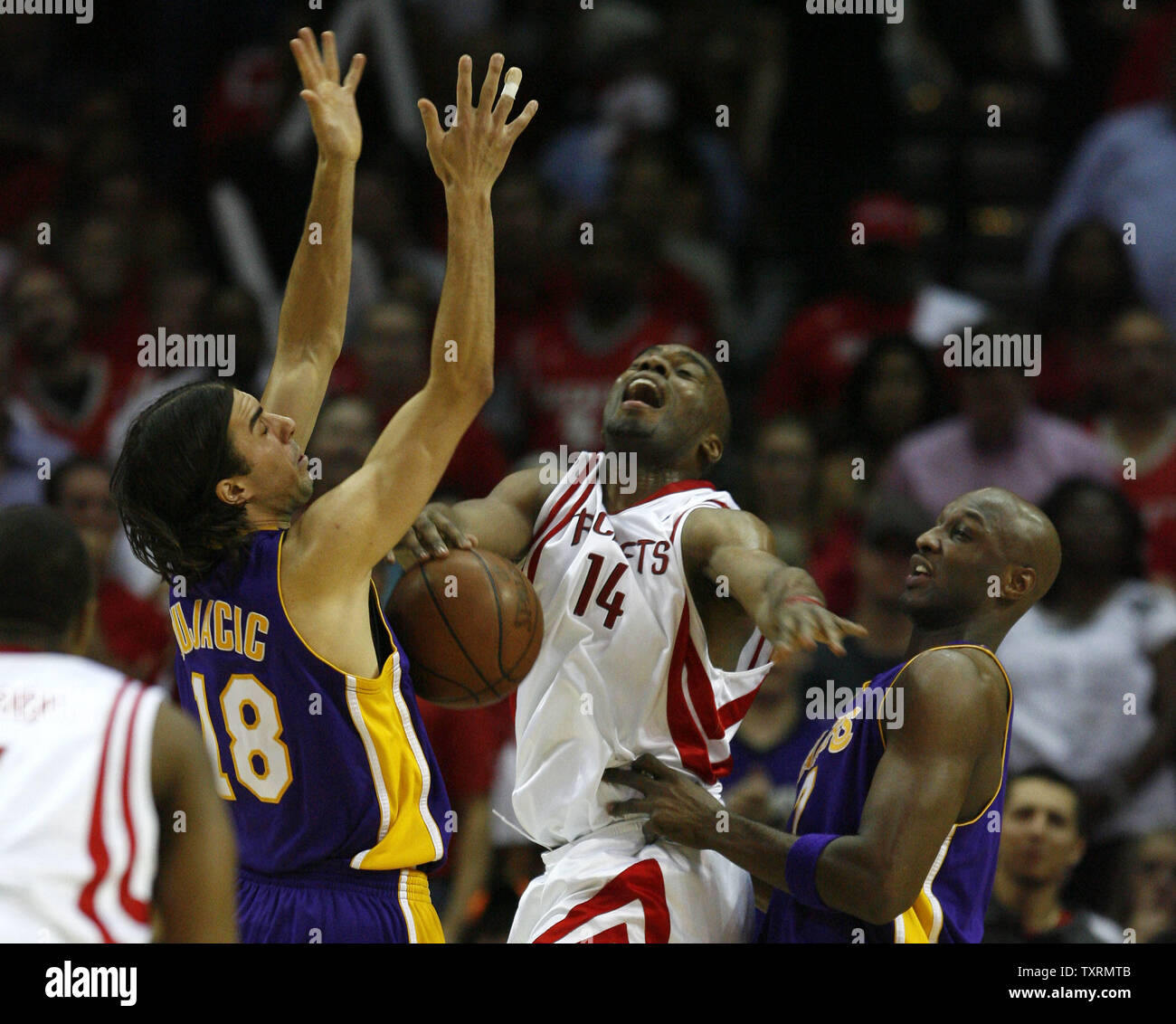 Houston Rockets forward Carl Landry (C) battles with Los Angeles Lakers guard Sasha Vujacic (L) and forward Lamar Odom (R) for an offensive rebound in the second half of Game 6 of the Western Conference semifinals at Toyota Center in Houston, Texas on May 14, 2009. The Rockets defeated the Lakers 95-80 to tie the best-of-seven series 3-3. (UPI Photo/Aaron M. Sprecher) Stock Photo