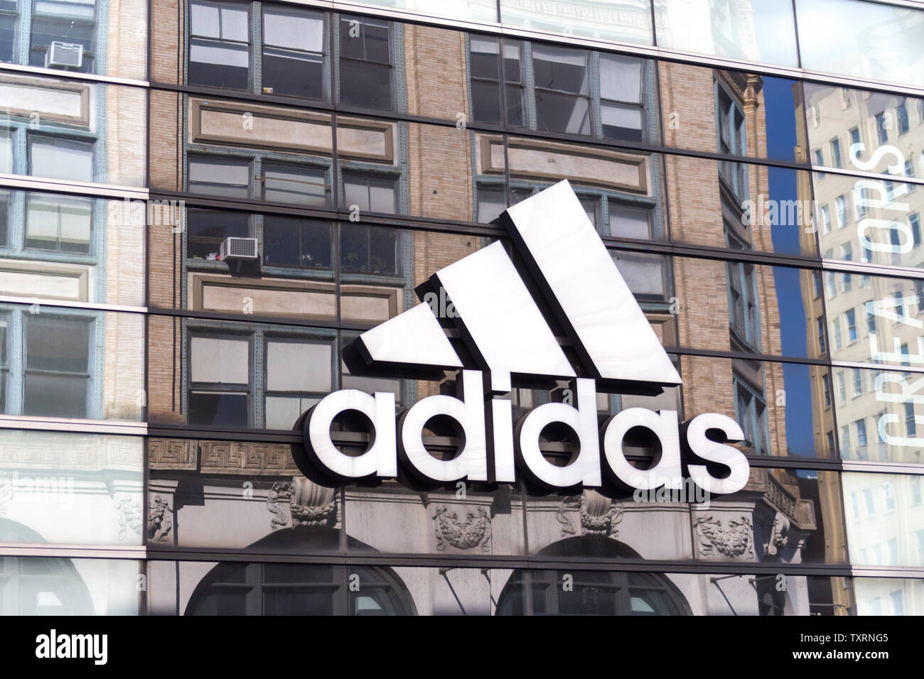 tienda adidas en manhattan