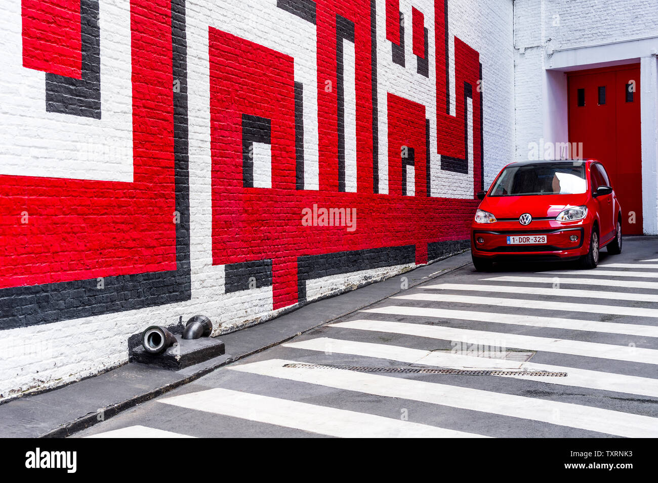 Painted entrance wall to the 'Centrale for Contemporary Art' gallery, Saint-Gilles, Brussels, Belgium. Stock Photo