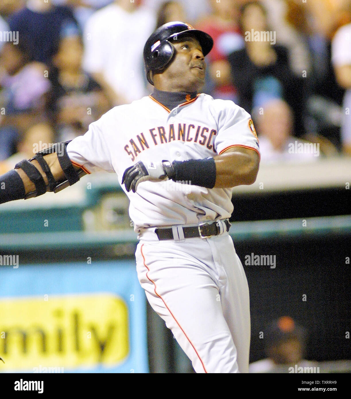 Barry bonds 2001 hi-res stock photography and images - Alamy