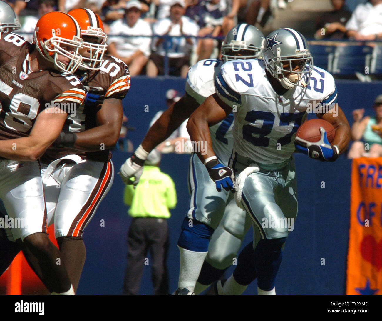 Dallas Cowboys runningback Eddie George breaks free during the Browns-Cowboys game Sept. 9, 2004 at Texas Stadium