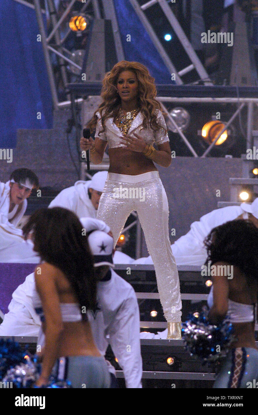 Destiny's Child performs during halftime of the Cowboys-Bears