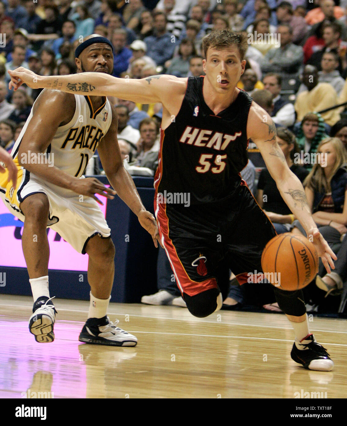 Miami Heat guard Jason Williams (55) drives past Indiana Pacers guard  Jamaal Tinsley (11) at Conseco Fieldhouse in Indianapolis March 23, 2007.  (UPI Photo/Mark Cowan Stock Photo - Alamy