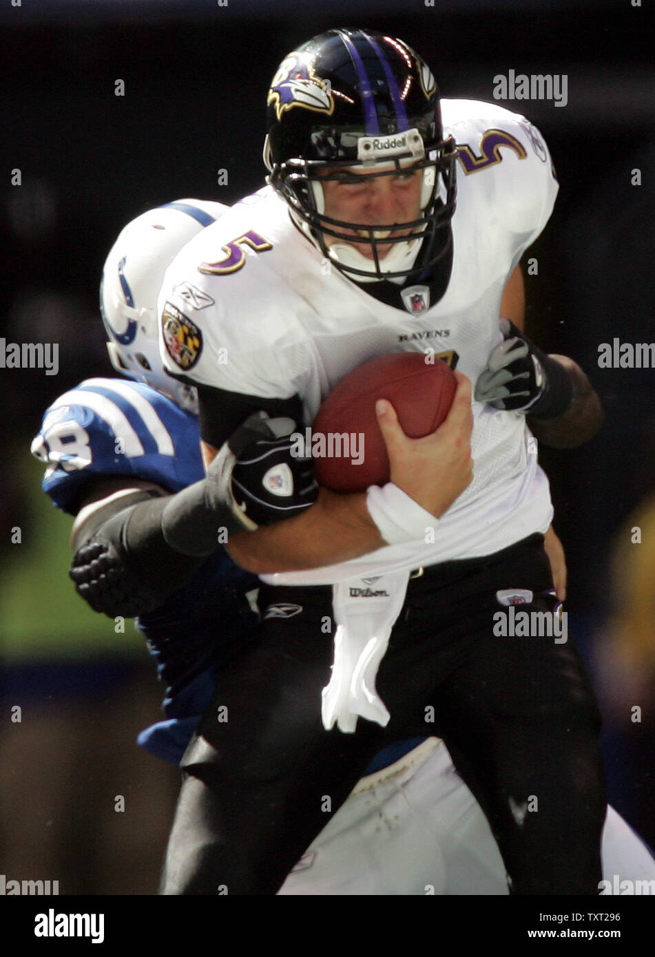 Baltimore Ravens quarterback Joe Flacco (5) is sacked by Indianapolis Colts defensive end Robert Mathis (98) during the second quarter at Lucas Oil Field in Indianapolis on October 12, 2008.  (UPI Photo/Mark Cowan) Stock Photo