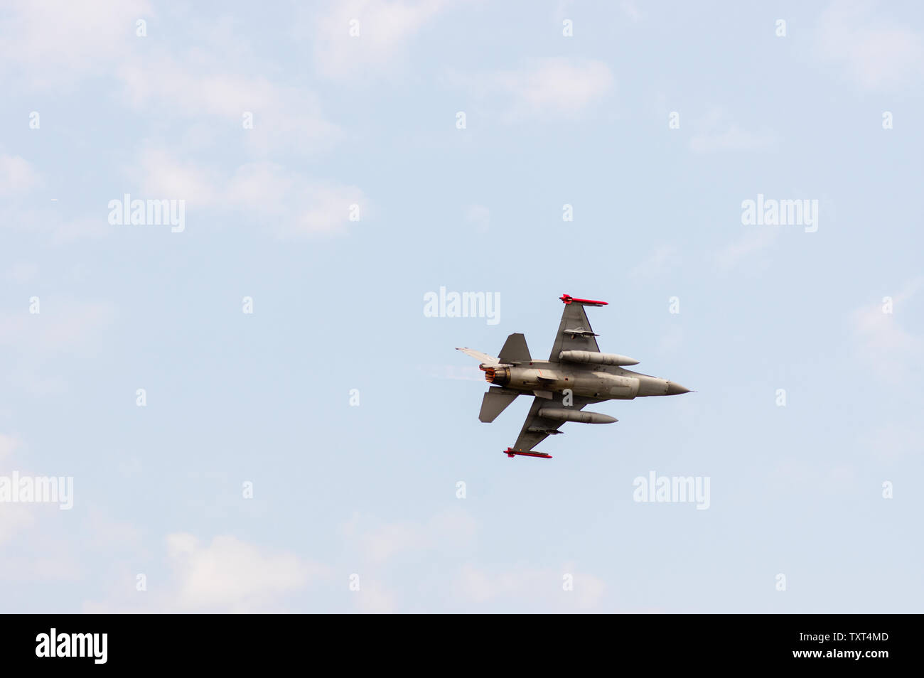 F 16 fighting falcon pilot from hi-res stock photography and images - Alamy