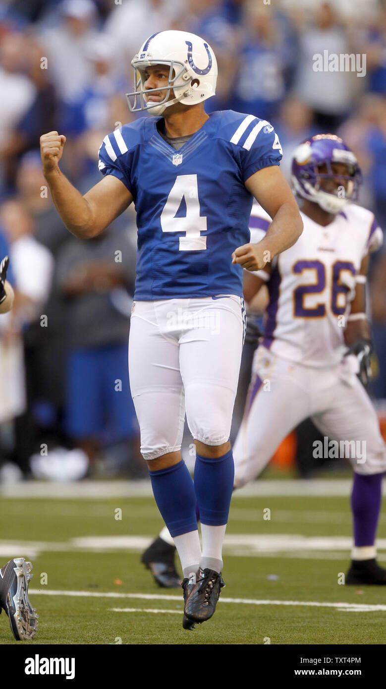 A blind Muncie woman's emotional moment meeting Colts kicker Adam Vinatieri