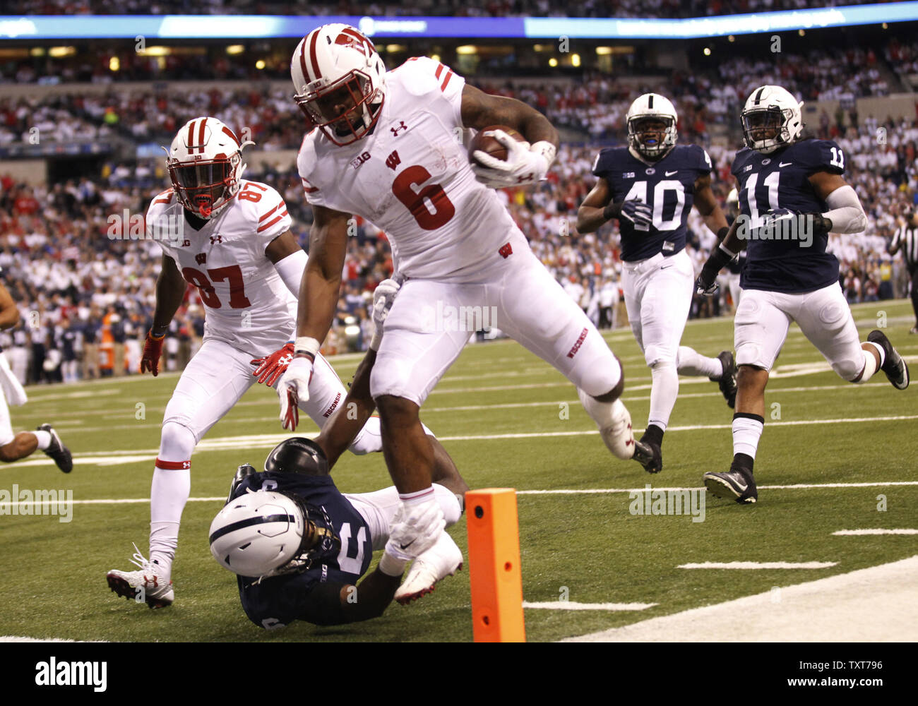 Wisconsin Badgers runningback Corey Clement (6) jumps over Penn ...